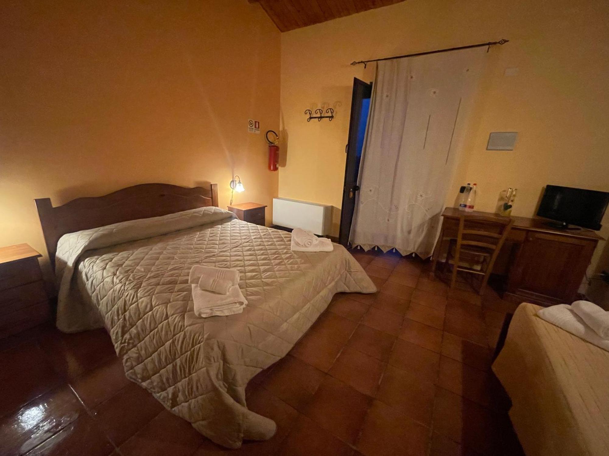 Agriturismo Russa Belladonna Villa Калтаджироне Екстериор снимка